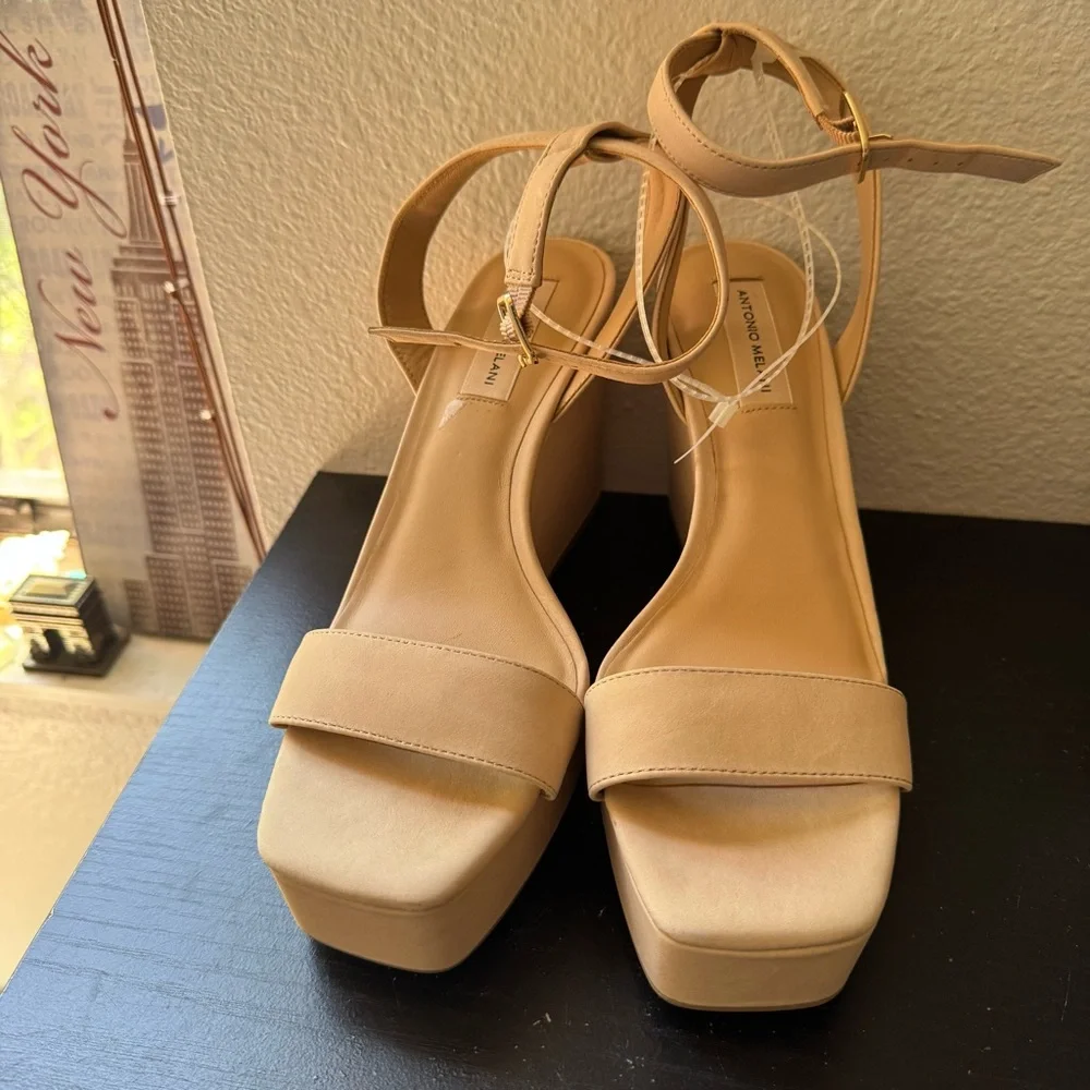 NWT Antonio Melani Madelle Leather Wedge Sandals Beige Sz 9,5